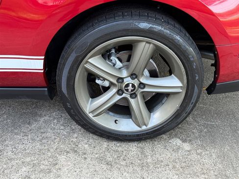 Used 2010 Ford Mustang GT Premium image 19