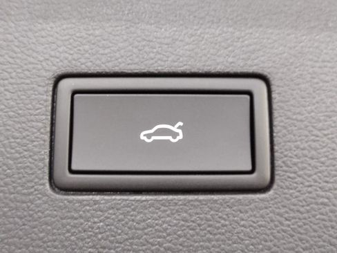 New 2025 Volkswagen Atlas Peak Edition SE image 21