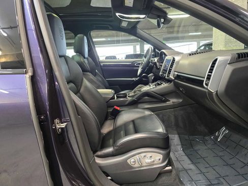 Used 2017 Porsche Cayenne image 30