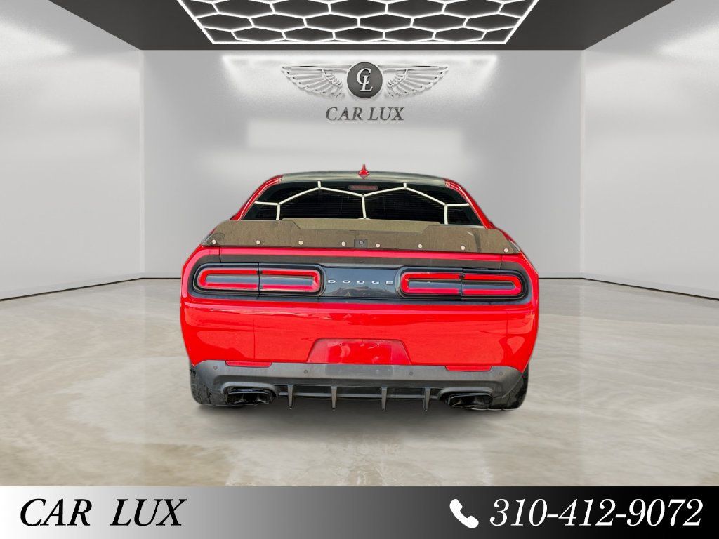 Used 2016 Dodge Challenger SRT Hellcat RWD image 4