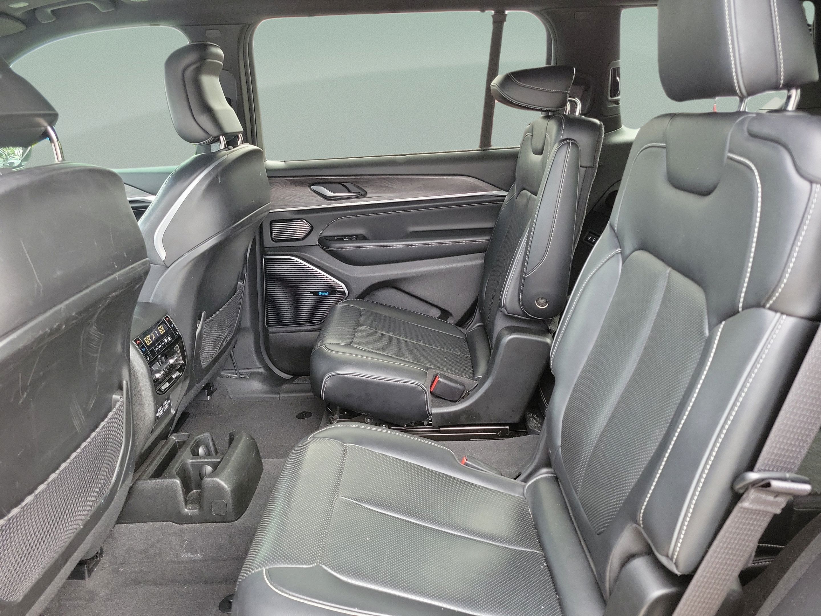 Used 2021 Jeep Grand Cherokee L Overland w/ Luxury Tech Group IV AWD/4WD image 6