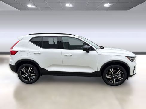 New 2026 Volvo XC40 B5 Core image 8