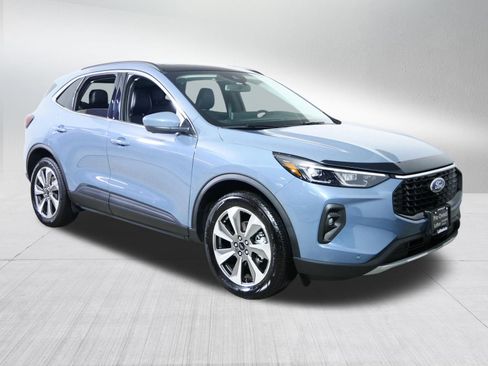 Used 2024 Ford Escape Platinum w/ Class II Trailer Tow Package image 1