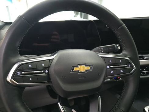 Used 2025 Chevrolet Equinox LT w/ Convenience Package II image 17