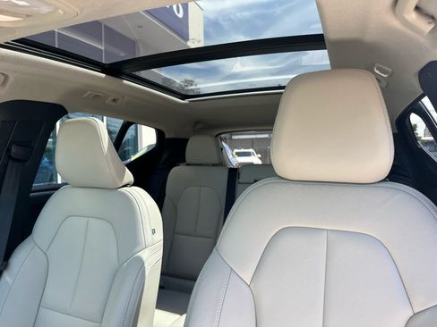 Used 2025 Volvo XC40 B5 Plus AWD/4WD image 7