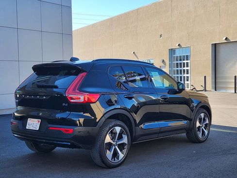 Used 2023 Volvo XC40 B4 Ultimate image 31