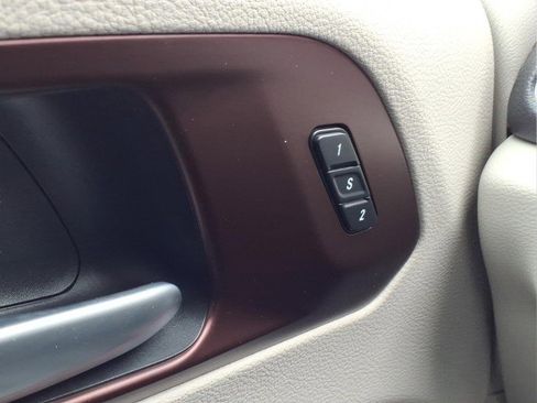 Used 2017 Chrysler Pacifica Limited w/ UConnect Theater Package image 27