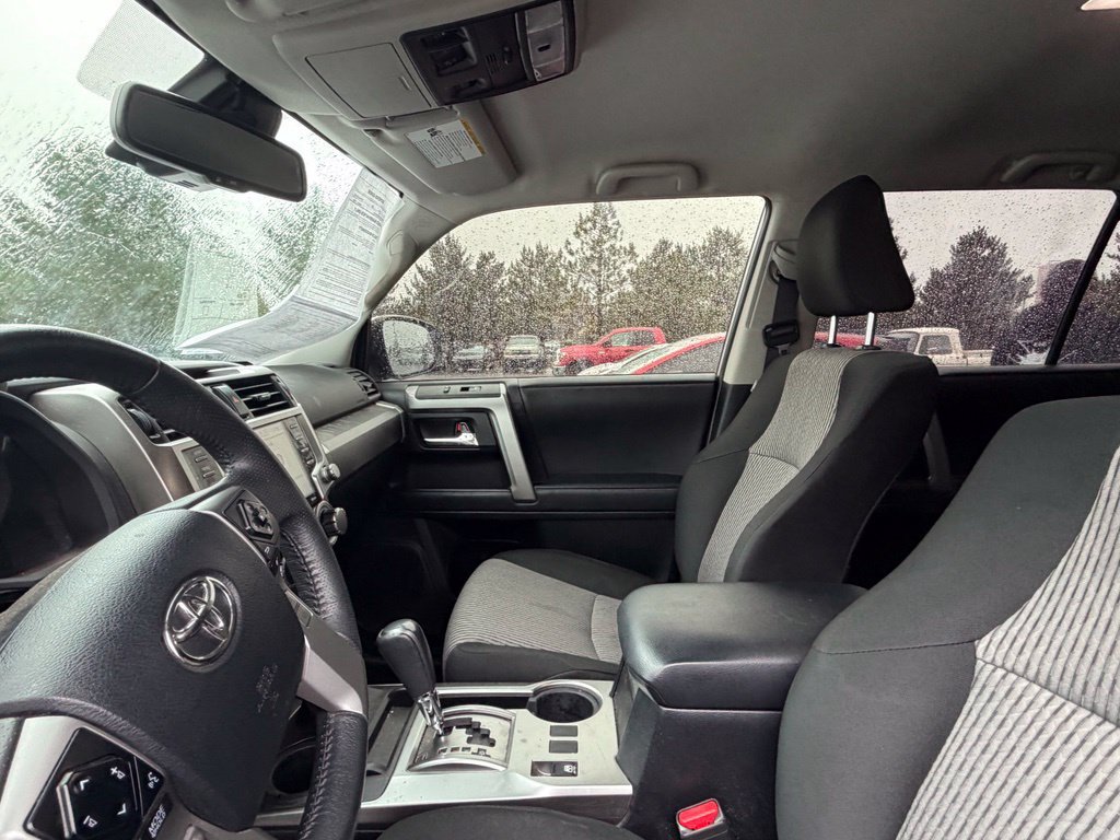 Used 2020 Toyota 4Runner SR5 AWD/4WD image 21