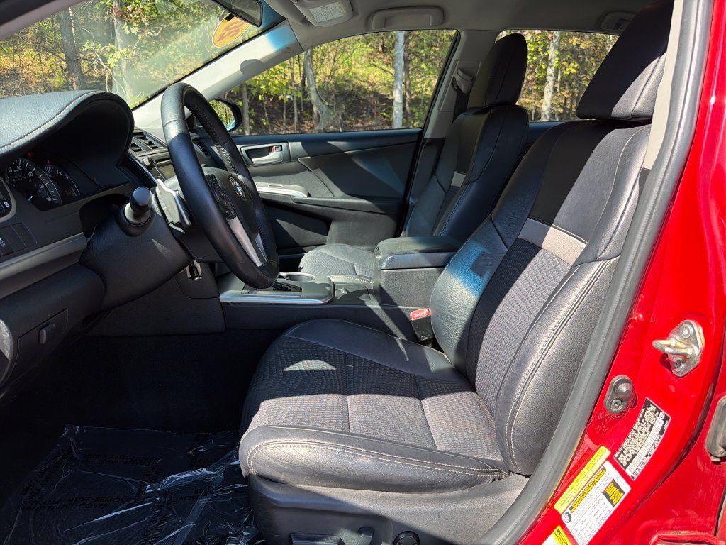 Used 2014 Toyota Camry SE FWD image 11