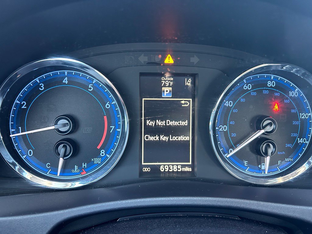 Used 2017 Toyota Corolla SE w/ SE Premium Package FWD image 13
