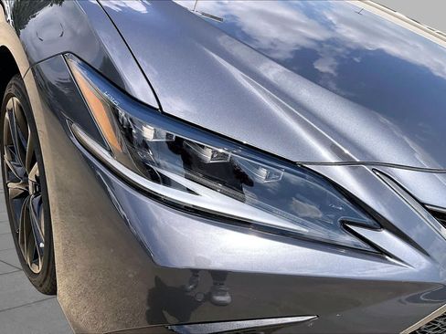 Used 2023 Lexus ES 350 F Sport w/ Accessory Package (Z2) FWD image 25