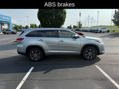 Used 2017 Toyota Highlander XLE AWD/4WD image 7
