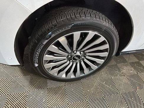 Used 2020 Lincoln Navigator Reserve w/ Luxury Package AWD/4WD image 9