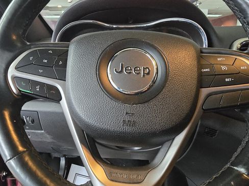 Used 2018 Jeep Grand Cherokee Altitude AWD/4WD image 26