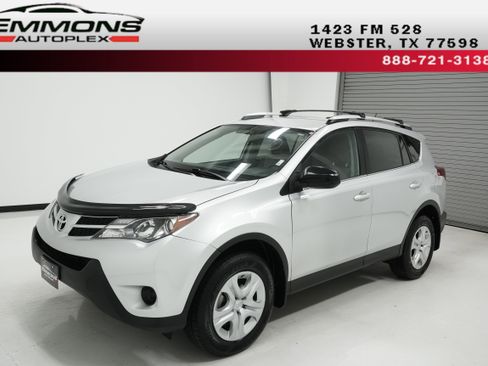 Used 2015 Toyota RAV4 LE image 1