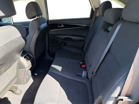 Used 2017 Kia Sorento LX V6 image 11
