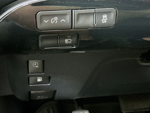 Used 2020 Toyota Prius Prime LE FWD image 16