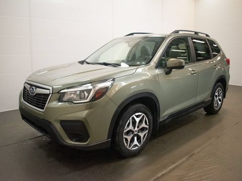 Used 2019 Subaru Forester Premium w/ All-Weather Package AWD/4WD image 8