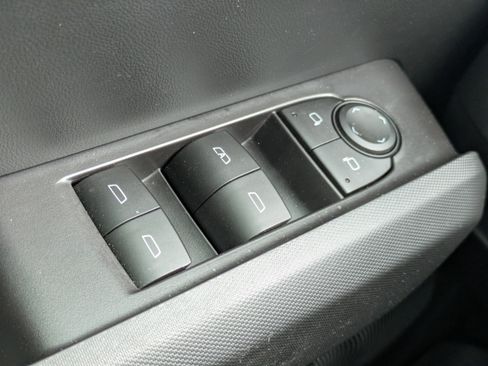 Used 2023 Chevrolet Colorado LT w/ LT Convenience Package II image 12