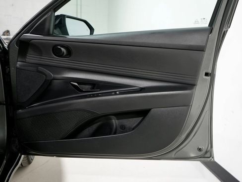 Used 2025 Hyundai Elantra SEL image 25