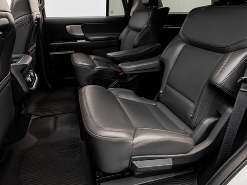 Used 2025 Ford Expedition Active AWD/4WD image 34