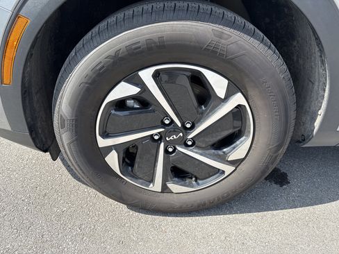 Certified 2023 Kia Sportage LX image 11