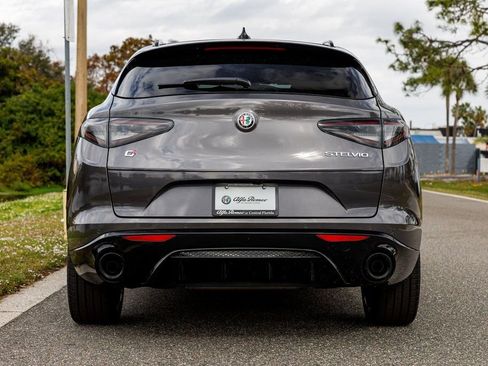 New 2025 Alfa Romeo Stelvio Sprint image 4