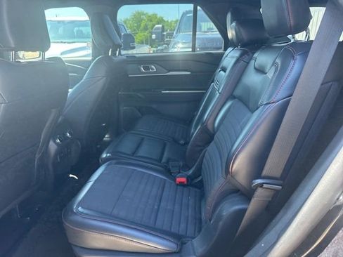 Used 2025 Ford Explorer ST-Line w/ ST-Line Street Pack AWD/4WD image 13