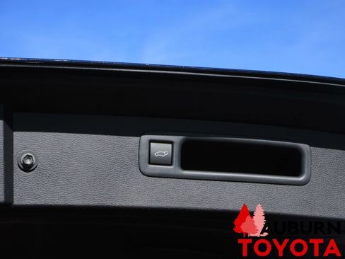 New 2026 Toyota Highlander Platinum image 5