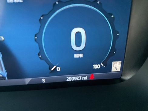 Used 2024 Ford F250 Platinum w/ FX4 Off-Road Package image 28