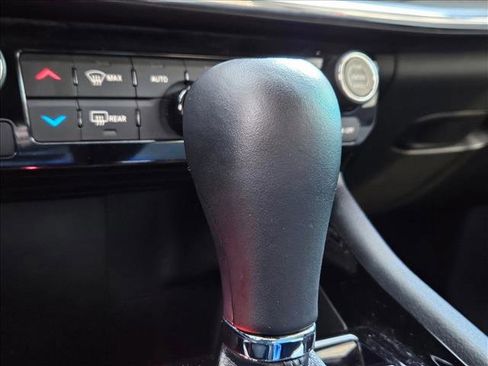 Used 2023 Jeep Compass Limited image 19