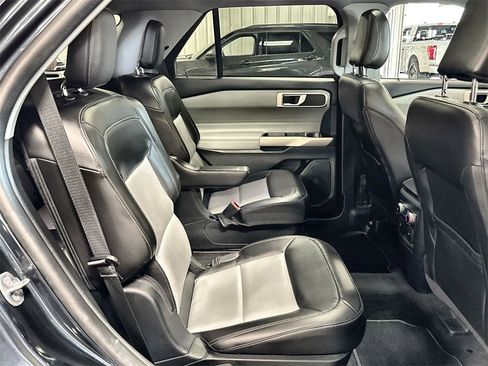Used 2022 Ford Explorer XLT w/ Equipment Group 202A image 31