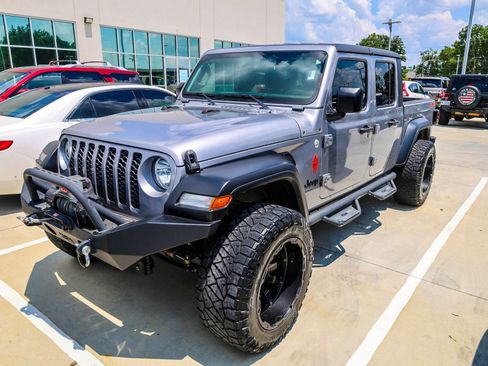 Used 2020 Jeep Gladiator Sport w/ Quick Order Package 24S AWD/4WD image 2