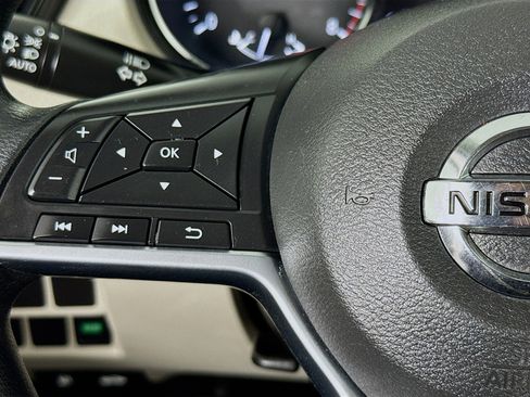 Used 2018 Nissan Rogue Sport SV FWD image 13