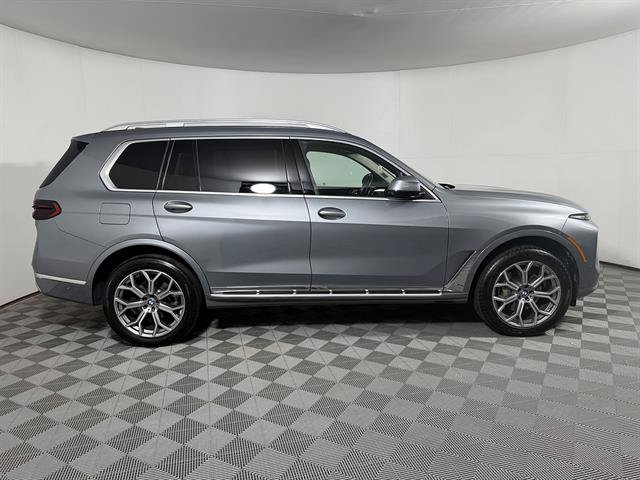 Used 2025 BMW X7 xDrive40i w/ Premium Package AWD/4WD image 4