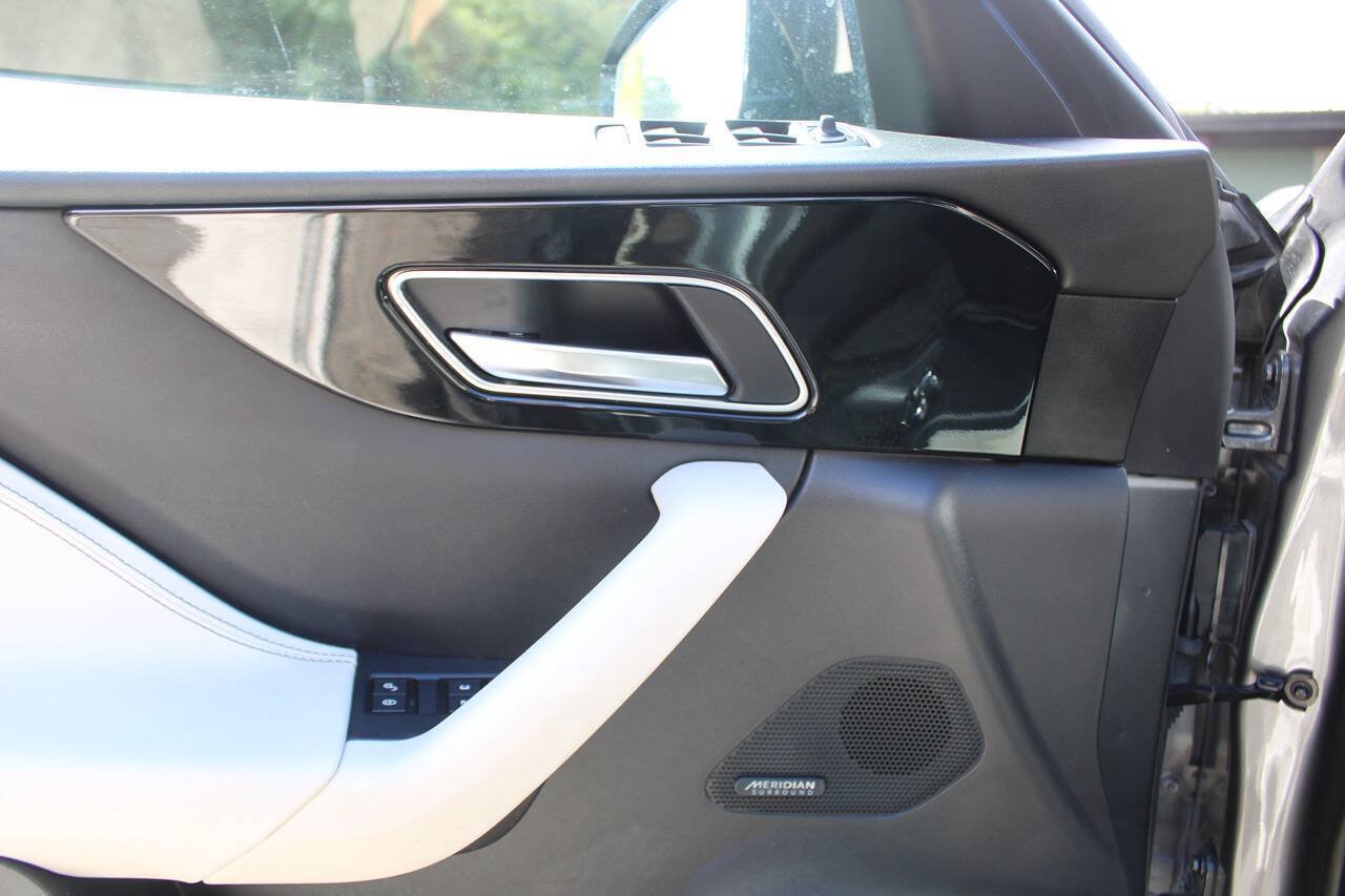 Used 2019 Jaguar F-PACE S AWD/4WD image 30