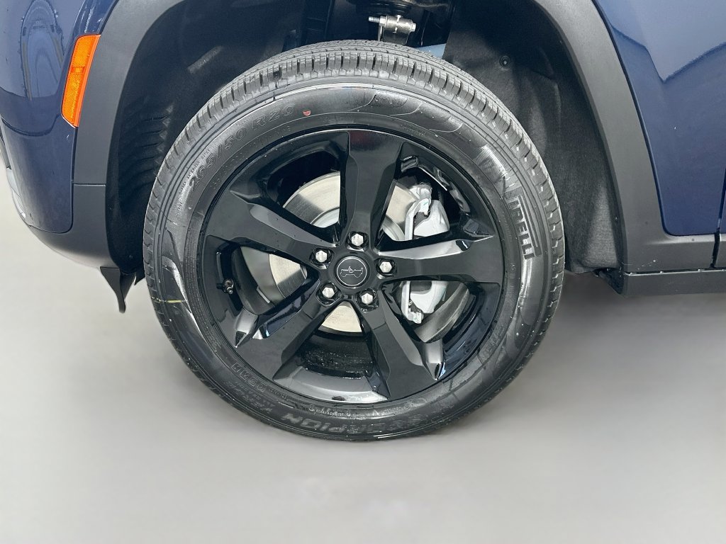 New 2027 Jeep Grand Cherokee Limited w/ Limited Altitude Package AWD/4WD image 17