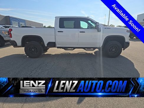 Used 2025 Chevrolet Silverado 2500 ZR2 w/ Technology Package AWD/4WD image 1