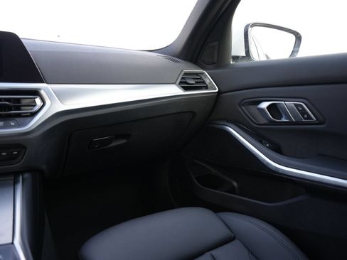 Used 2020 BMW 330i Sedan w/ Convenience Package RWD image 9