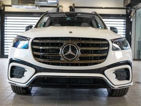 New 2026 Mercedes-Benz GLS 450 4MATIC image 2