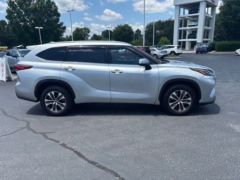 Used 2021 Toyota Highlander XLE FWD image 7