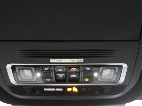 Used 2025 Lincoln Nautilus Reserve w/ Jet Appearance Package image 12