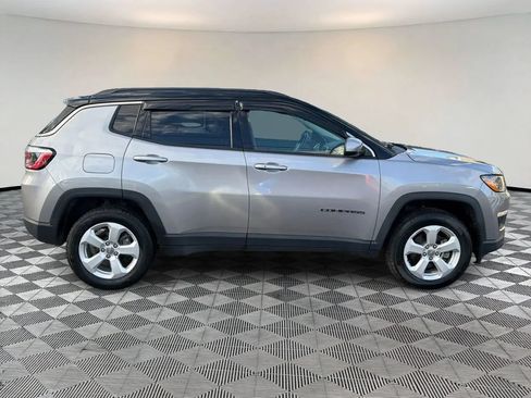 Used 2018 Jeep Compass Latitude w/ Popular Equipment Group AWD/4WD image 8