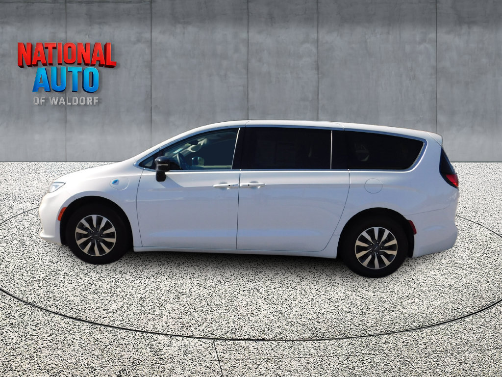 Used 2024 Chrysler Pacifica Limited FWD image 5