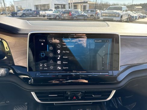 Used 2024 Volkswagen Atlas SE image 23