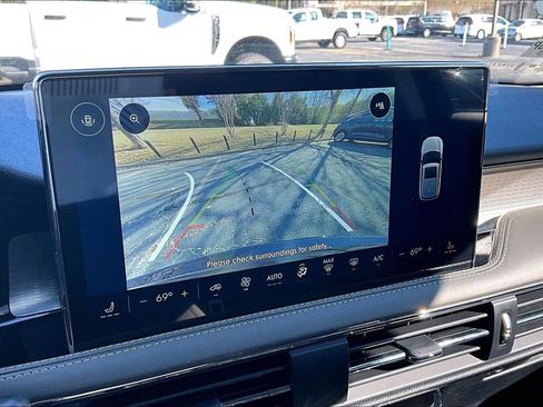 Used 2025 Lincoln Corsair Premiere image 21