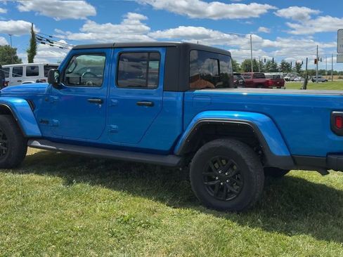 Used 2022 Jeep Gladiator Sport AWD/4WD image 4