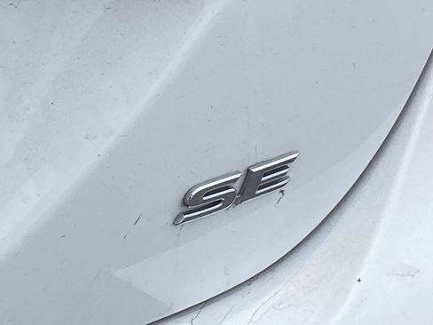 Used 2021 Toyota Camry SE w/ Convenience Package image 5