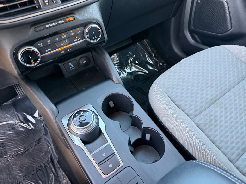 Used 2022 Ford Escape SE FWD image 18