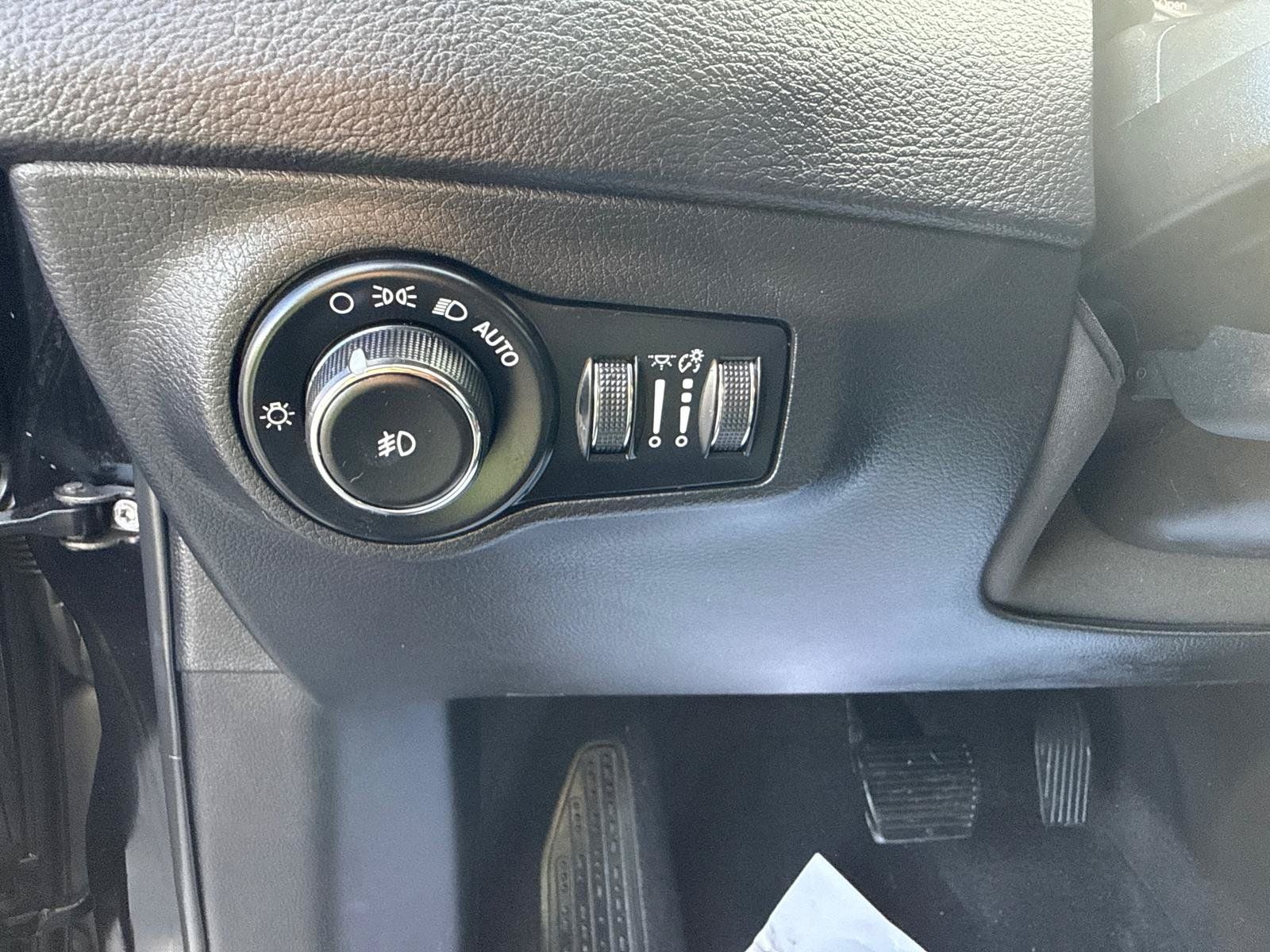 Used 2018 Jeep Compass Limited w/ Navigation Group AWD/4WD image 12